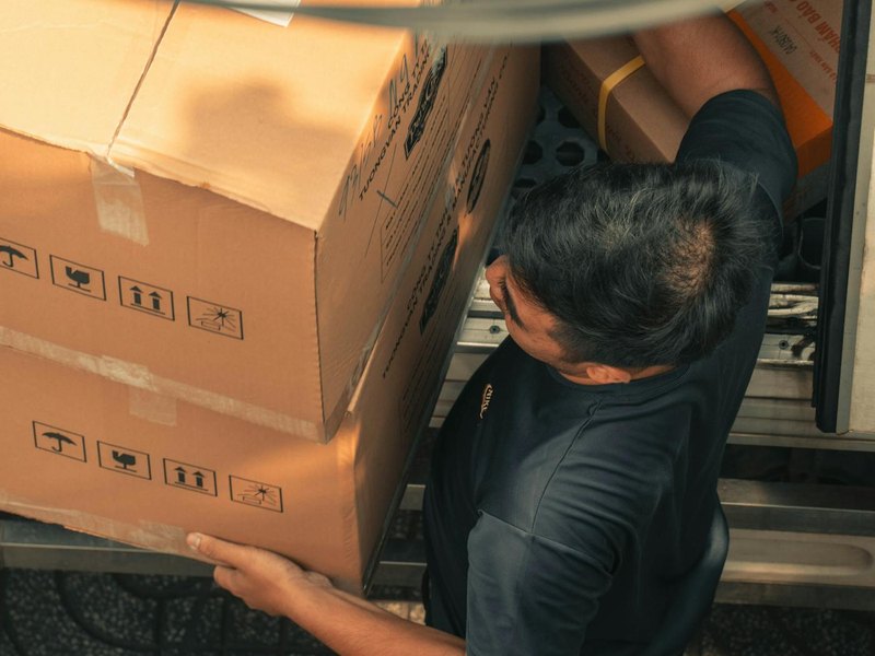 AZ Valley Movers movers at work in Phoenix